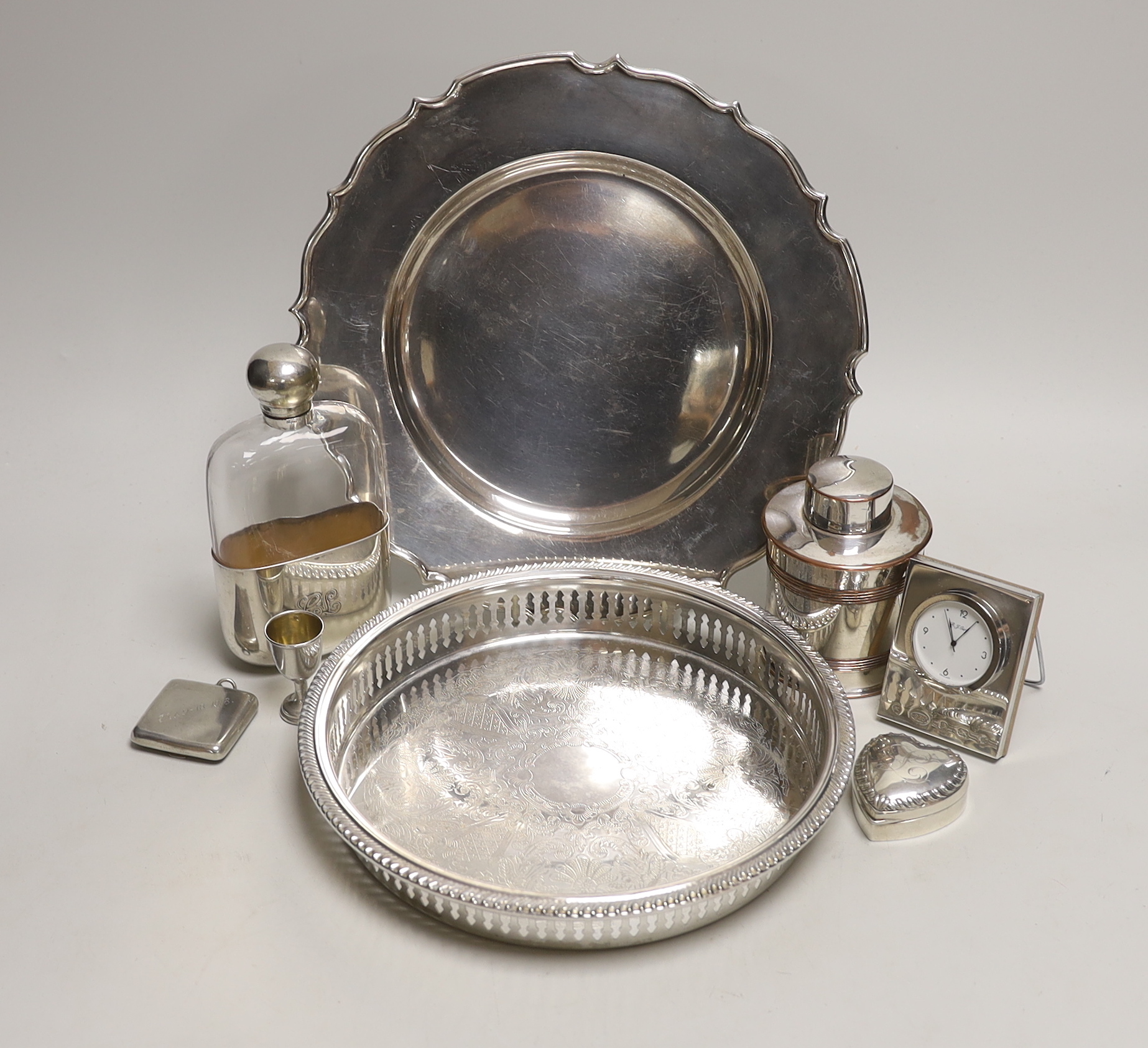 A George V silver small compact, a silver mounted timepiece, small silver tot and silver heart shaped pill box, together with four plated items.